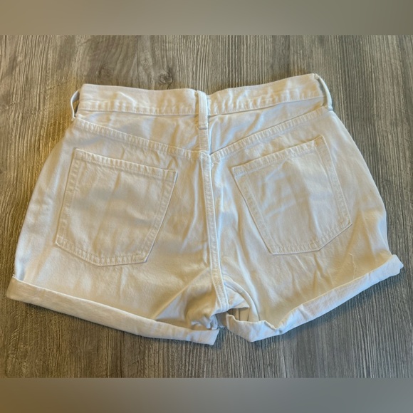 Old Navy Women's White Cuffed 3 Inch Inseam Mid Rise Denim Shorts 2 100% Cotton. - Picture 2 of 8